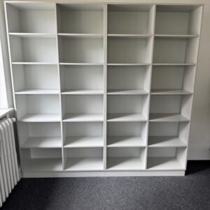 Aktenschrank mit Schiebtür verschließbar