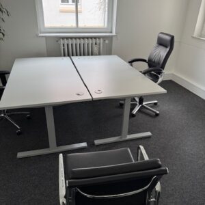 Schreibtisch grau elekt. höhenverstellbar 180x80