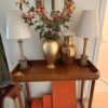 Eleganter Konsolentisch aus Holz, ideal für Flur oder Wohnzimmer. Schlicht und hochwertig, vielseitig einsetzbar.