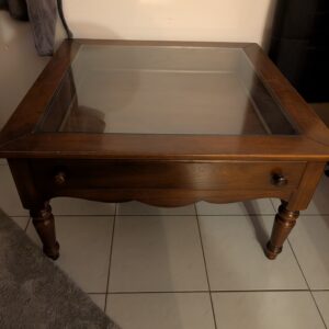 Wohnzimmer Tisch mit Ausschubfach