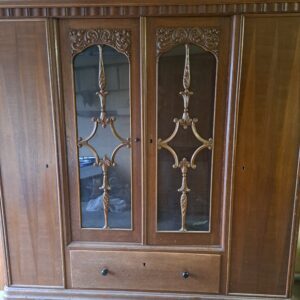 Massivholzschrank aus den 50er Jahren