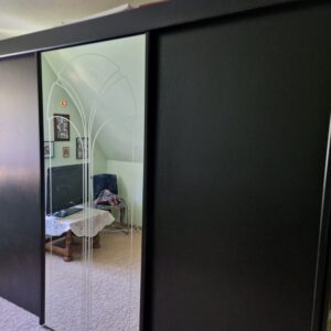 Schwebetürenschrank