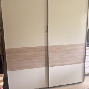 -Schrank und Kommode