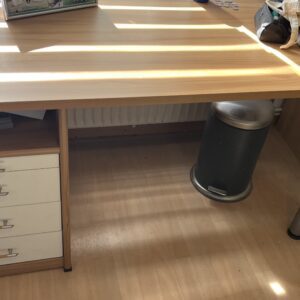 Schreibtisch