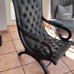 Alter Ledersessel Heftung im Chesterfield-Stil