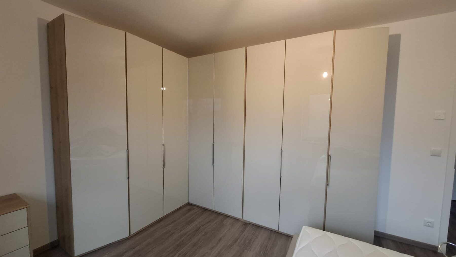 Schrank 13 Kleiderschrank und Kommode