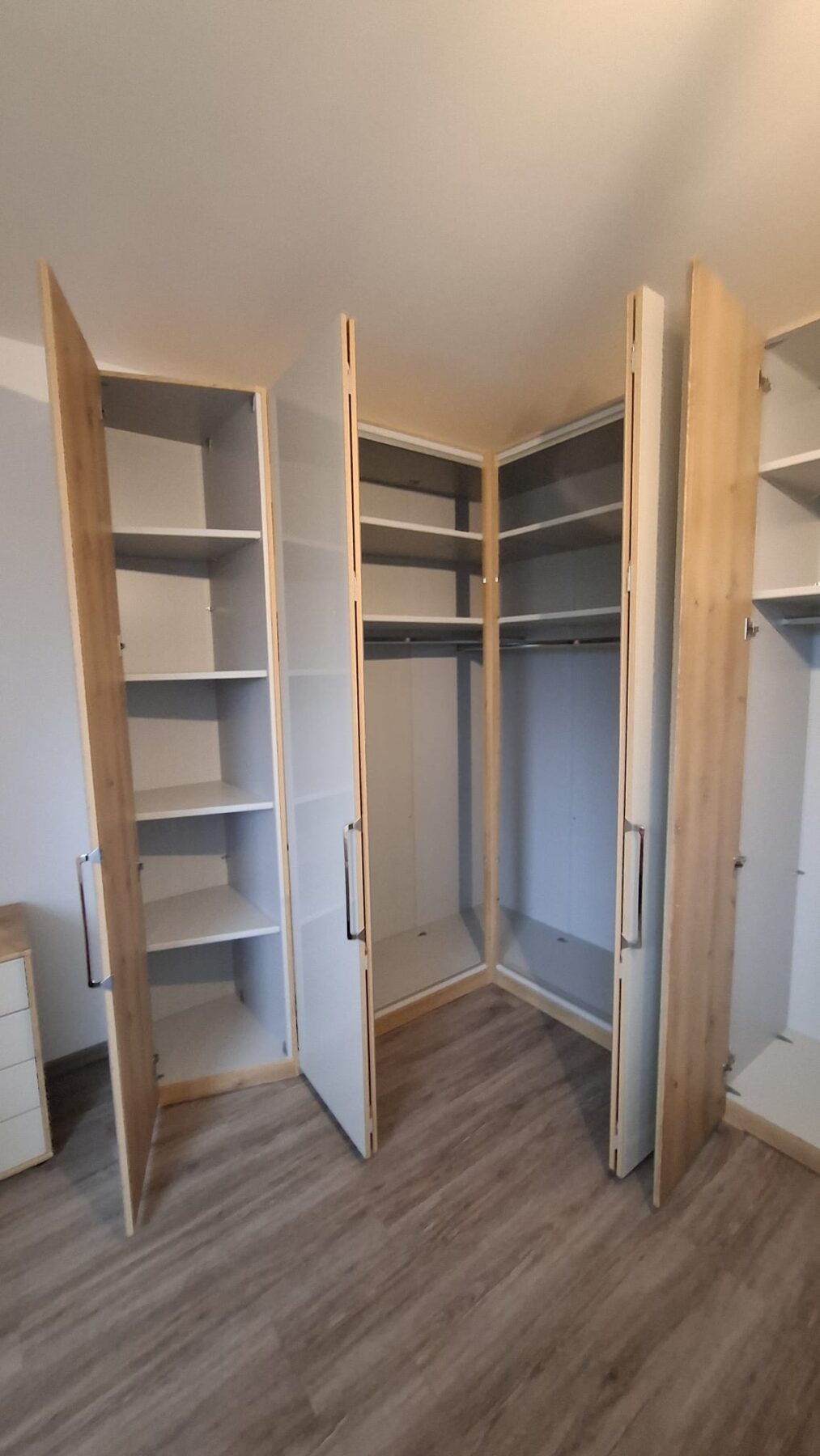 Schrank 8