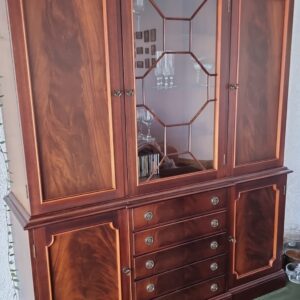 Vitrinenschrank
