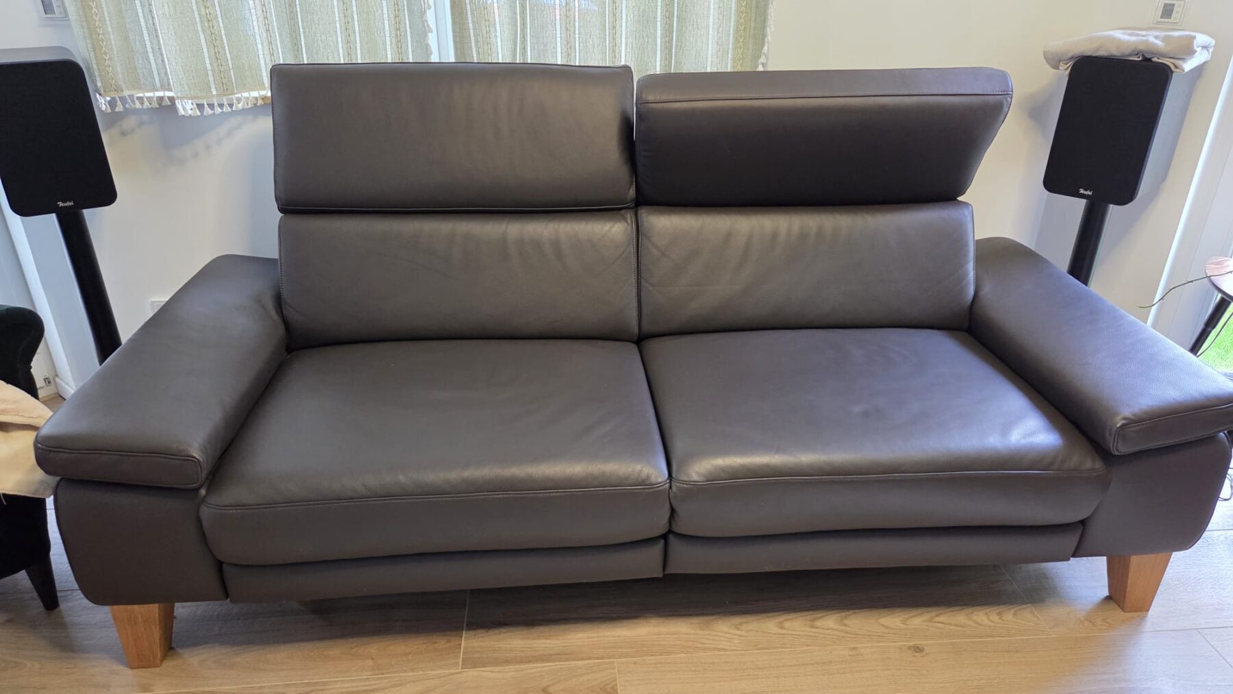 3 Sitzer Kopfstütze geklappt