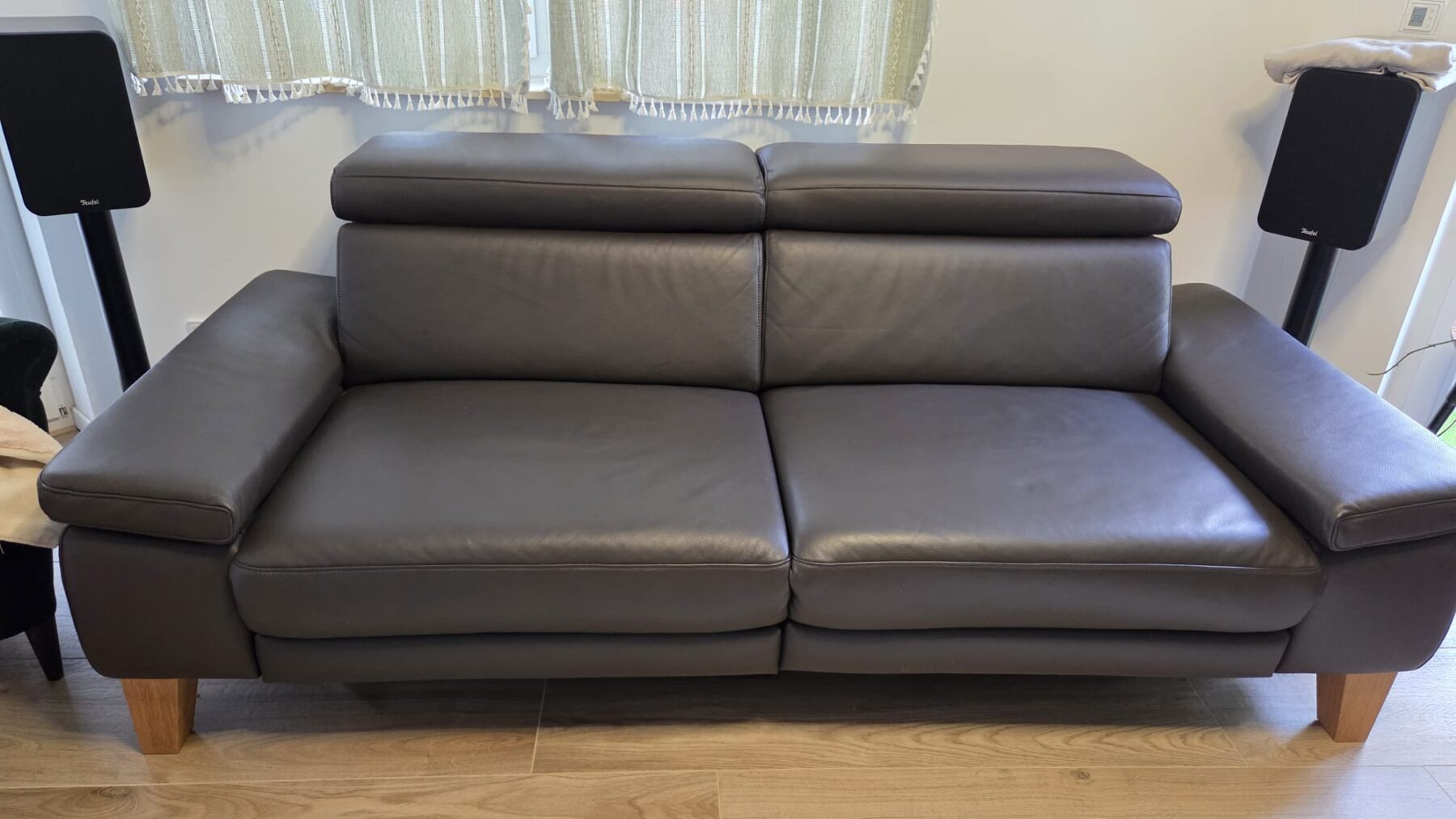 3 Sitzer Kopfstütze geklappt