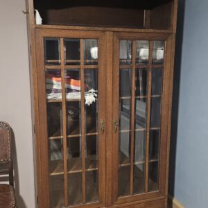 Alter schöner Schrank