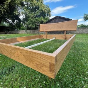 Bett aus massiver Eiche