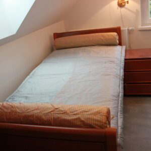 Seniorenbett mit Nachtisch Kirsche Funier