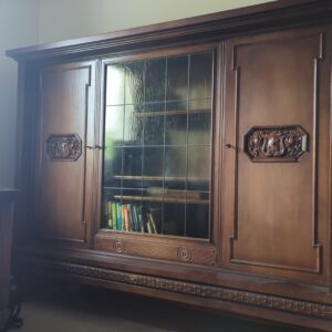 Wohnzimmerschrank / Vitrinenschrank