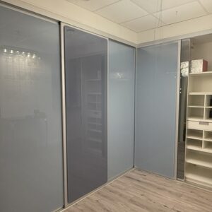 Eckschrank mit Glasverblendung,Schiebe-elemente