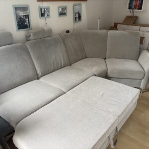 Ganzes Sofa, ausgezogen, Anbau links fehlt, Gebrauchsspuren