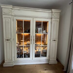 Vitrinenschrank