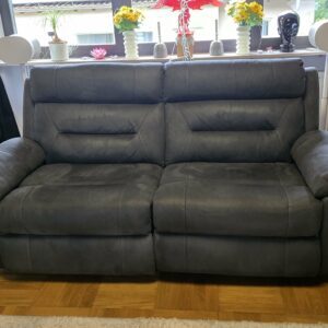 Wohnzimmer Relaxcouch und Sessel elektrisch