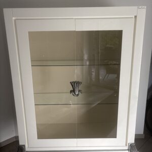 Vitrinenschrank