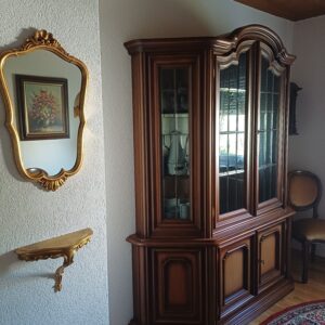 Vitrine, Vollholz, Nussbaum
