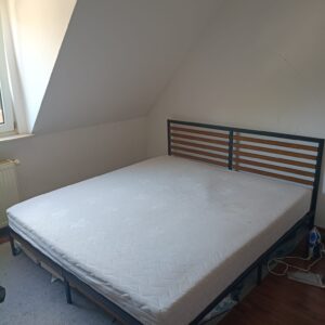 Bett und Matrazte
