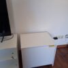 Das Fernsehtisch ist zu verkaufen