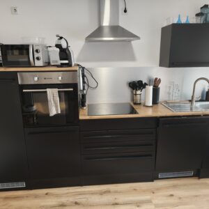 Küchenblock Schwarz Matt / Lanzelot Eiche mit E-Geräten
