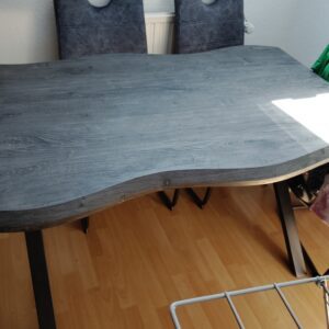 Tisch, Stühle, Sideboard