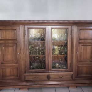Wohnzimmerschrank