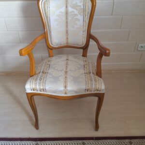 Stuhl 3 mit Armlehne