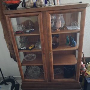 Vitrinenschrank