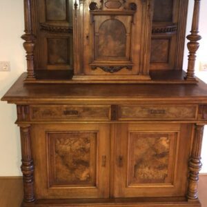 Antiker Aufsatzschrank